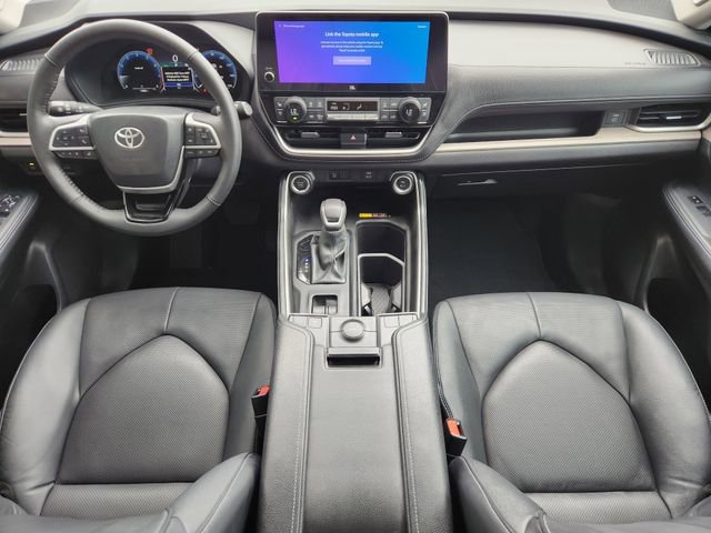 Certified 2025 Toyota Grand Highlander FWD image 23