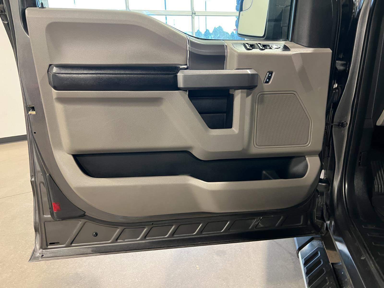 Used 2015 Ford F150 XLT w/ Equipment Group 302A Luxury image 25