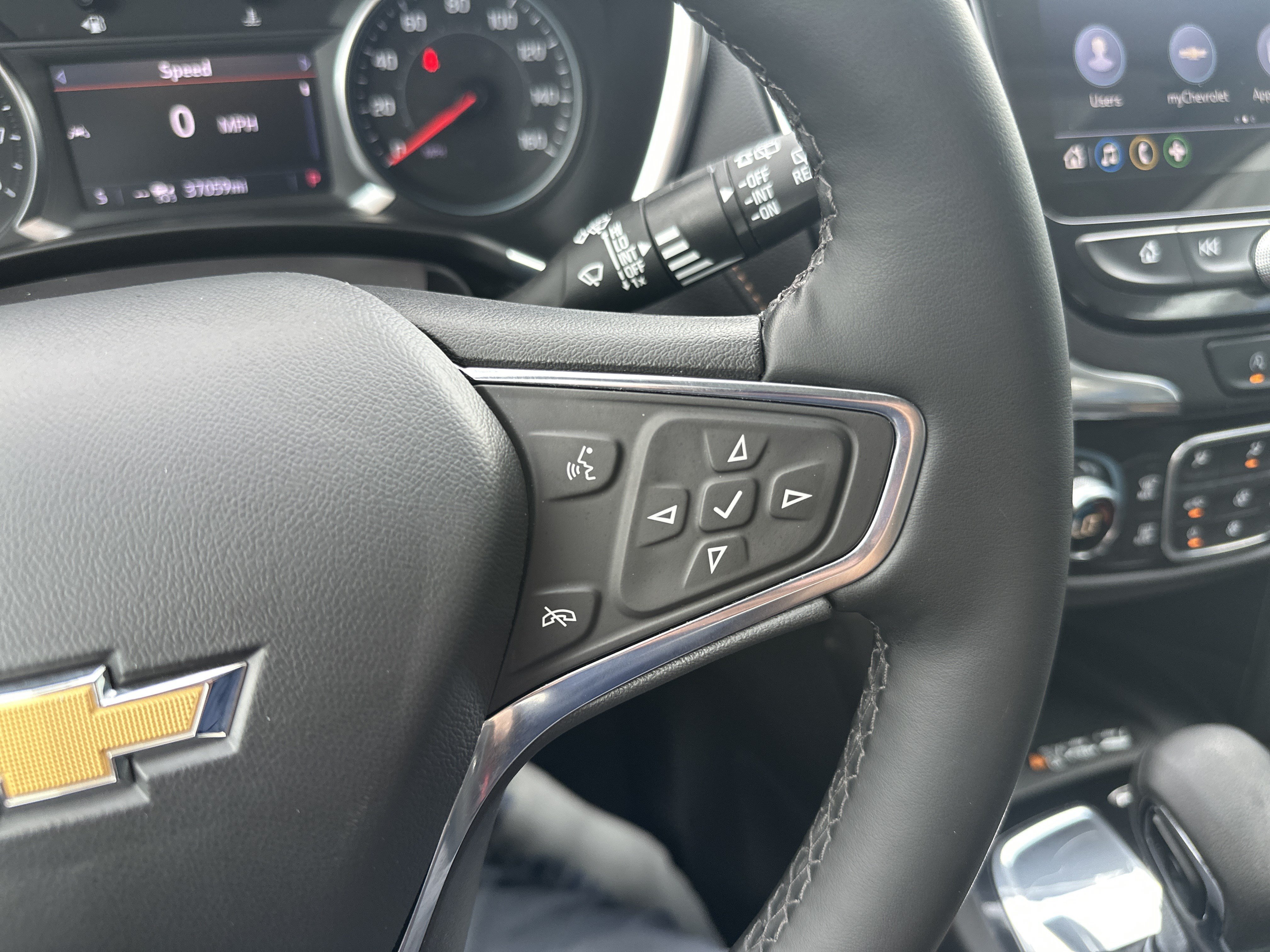Used 2024 Chevrolet Equinox Premier FWD image 24