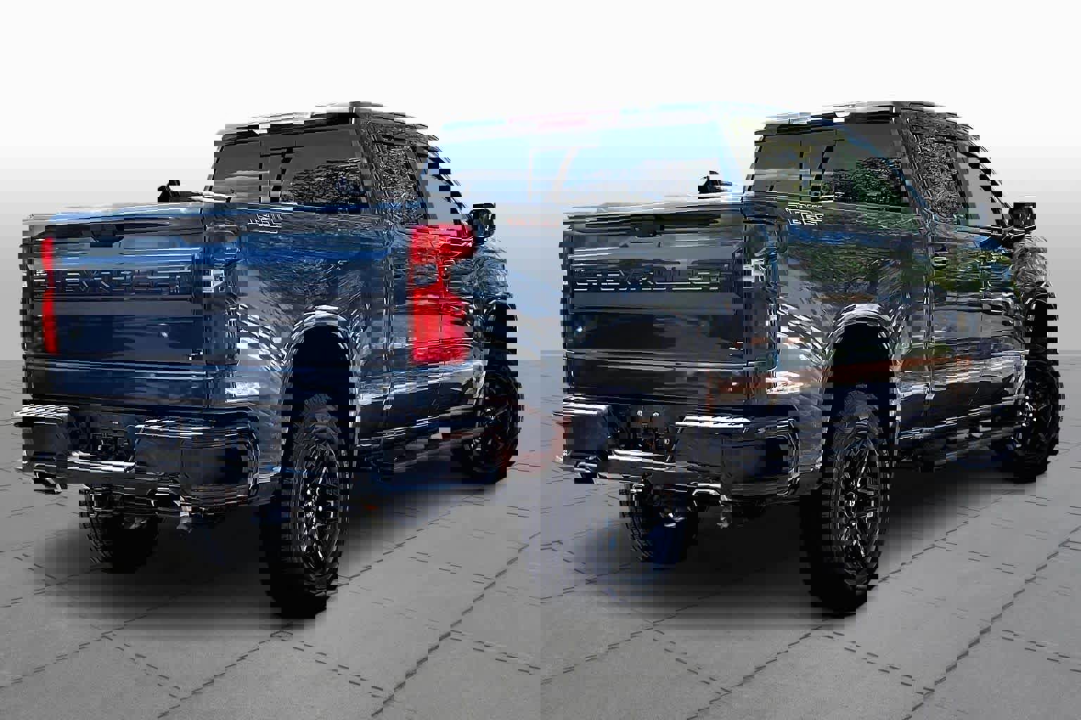 Used 2021 Chevrolet Silverado 1500 LT Trail Boss w/ Convenience Package II image 13