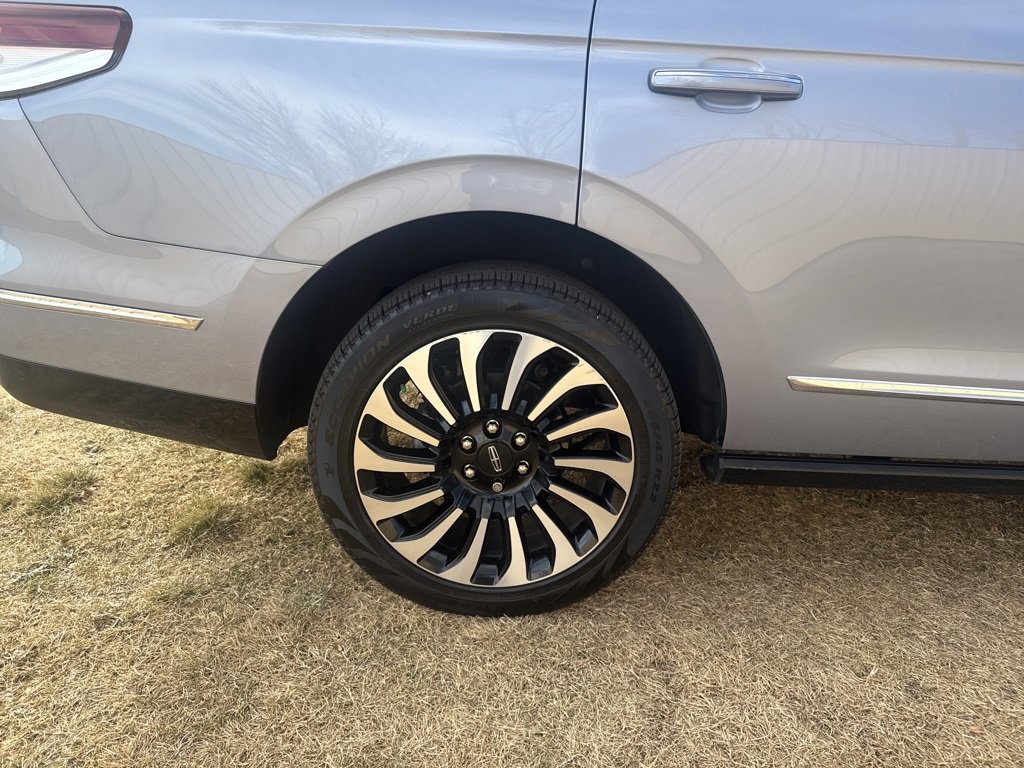 Certified 2024 Lincoln Navigator Black Label image 33