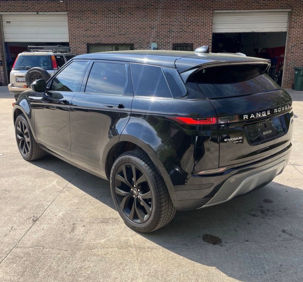 Used 2020 Land Rover Range Rover Evoque SE image 3