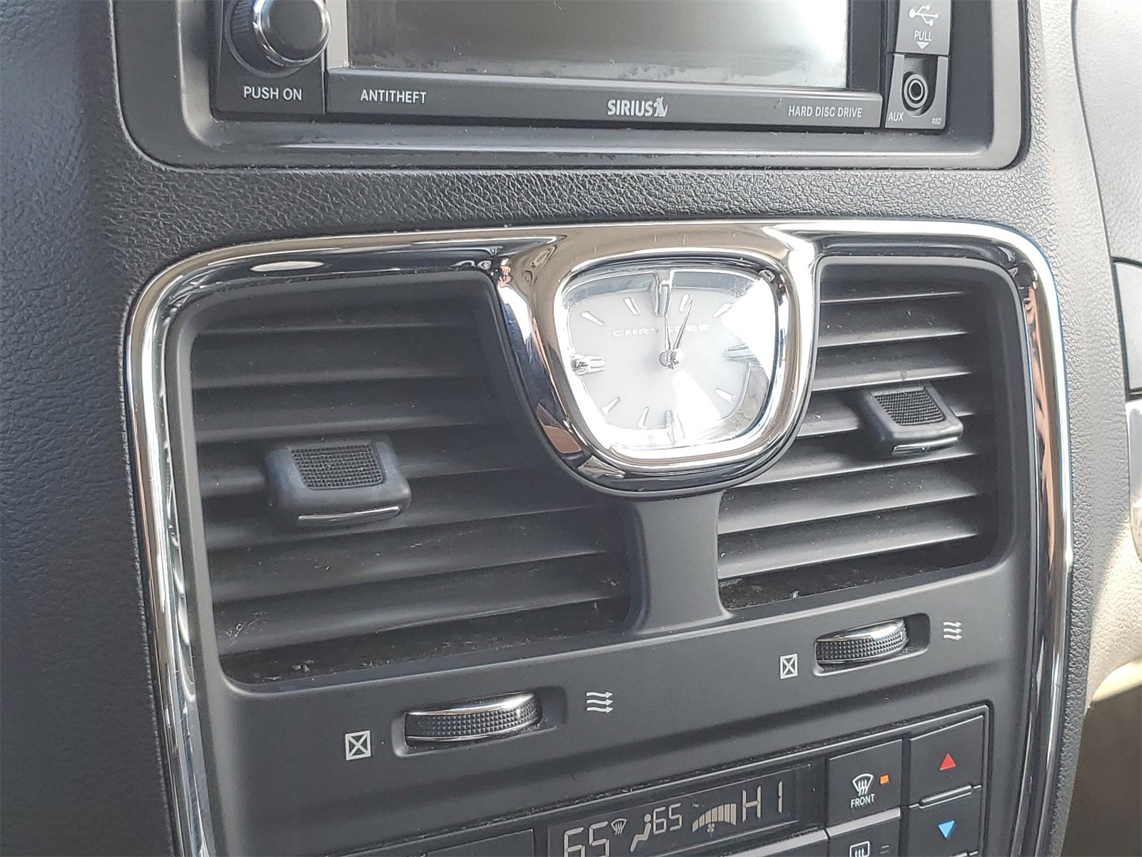 Used 2016 Chrysler Town & Country Touring image 28