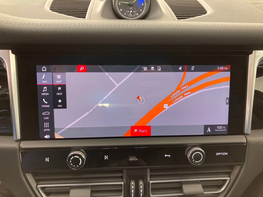 Certified 2022 Porsche Macan AWD/4WD image 11