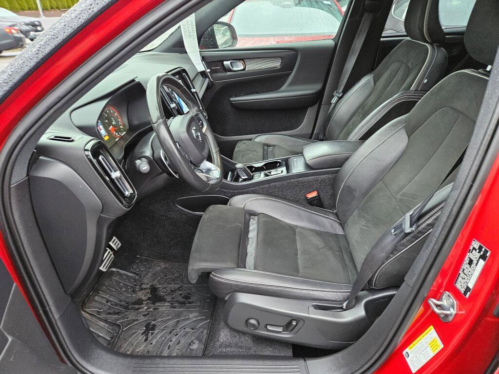 Used 2020 Volvo XC40 T5 R-Design image 11