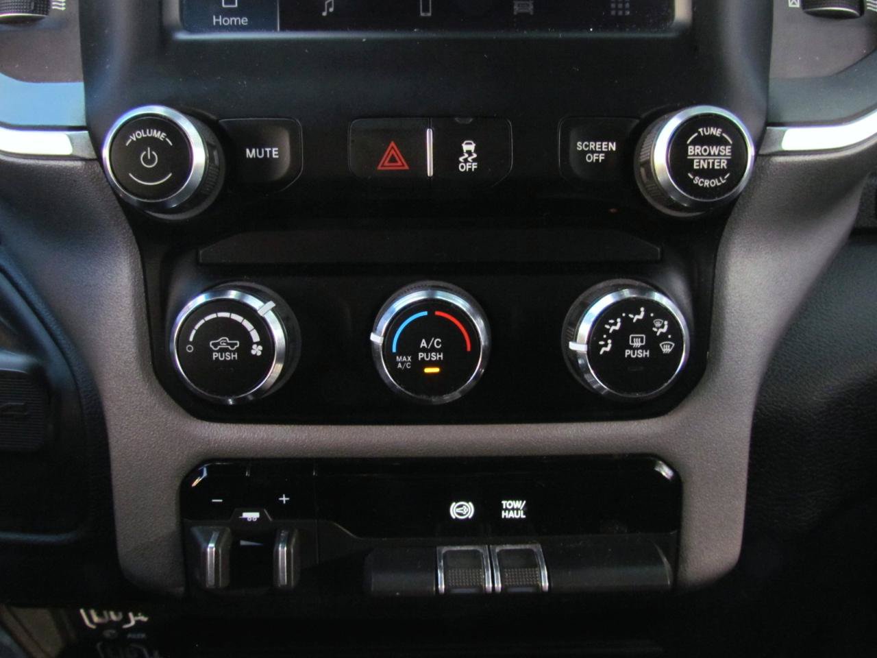 Used 2024 RAM 2500 Big Horn AWD/4WD image 36