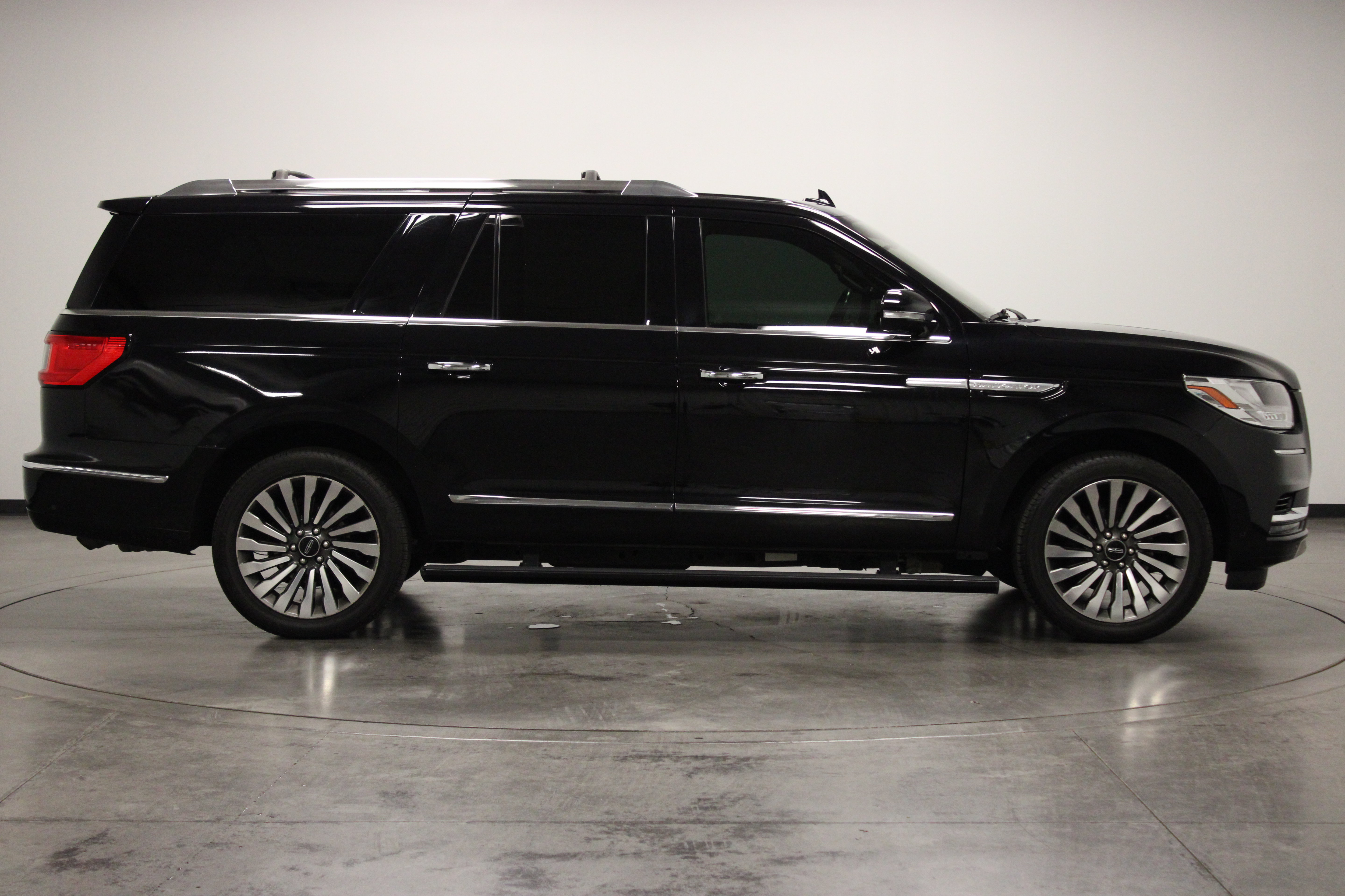 Used 2019 Lincoln Navigator L Reserve AWD/4WD image 9