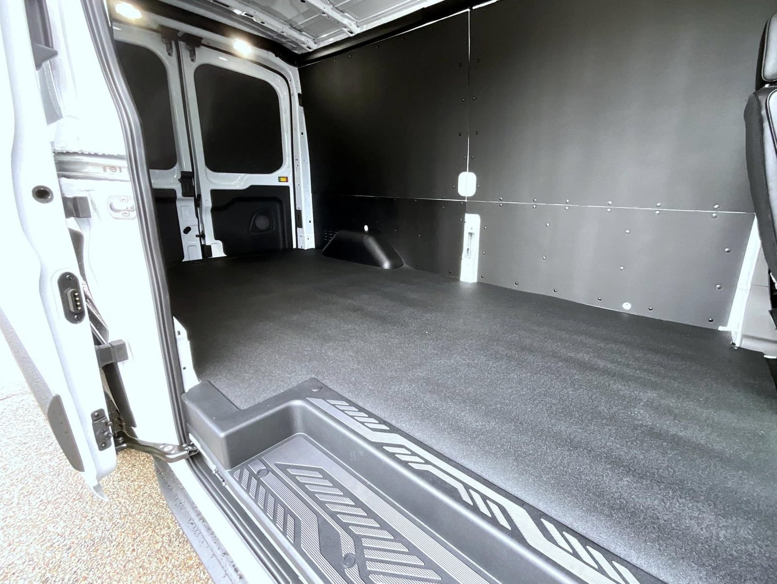 New 2026 Ford Transit 250 148 Medium Roof w/ Load Area Protection Package RWD image 18