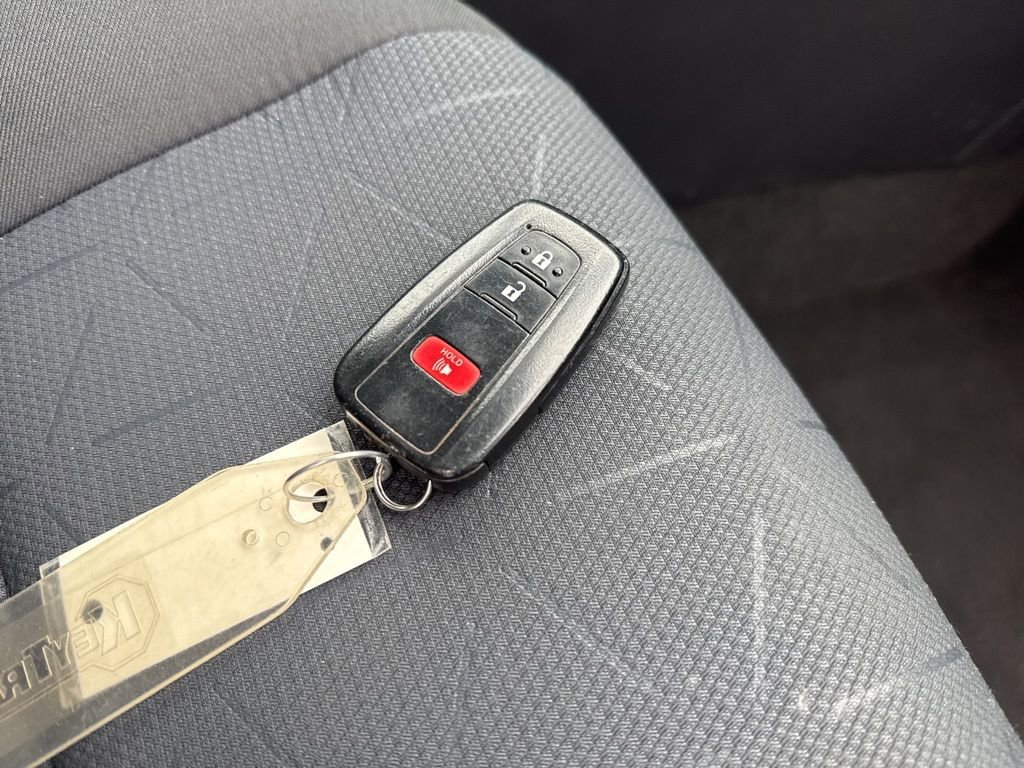 Used 2020 Toyota RAV4 XLE AWD/4WD image 39