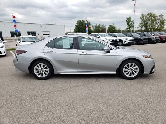 Used 2024 Toyota Camry SE FWD image 4