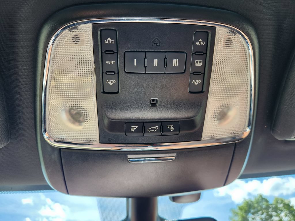 Used 2020 Jeep Grand Cherokee Overland AWD/4WD image 30