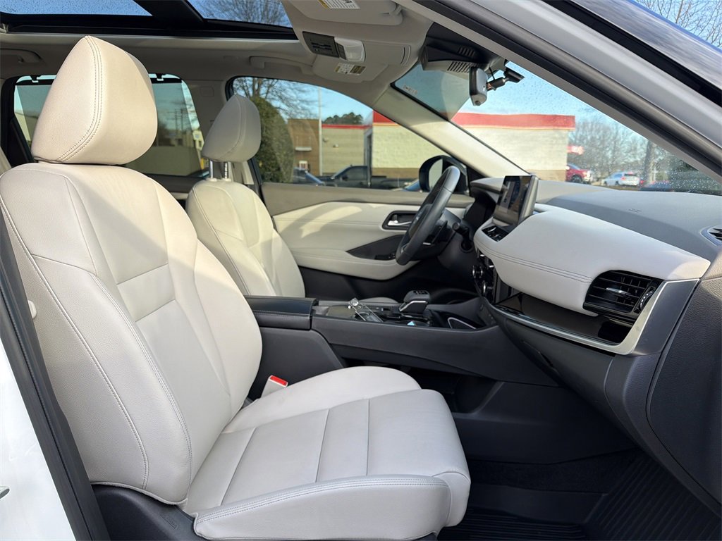 Used 2024 Nissan Rogue SL w/ SL Premium Package image 25