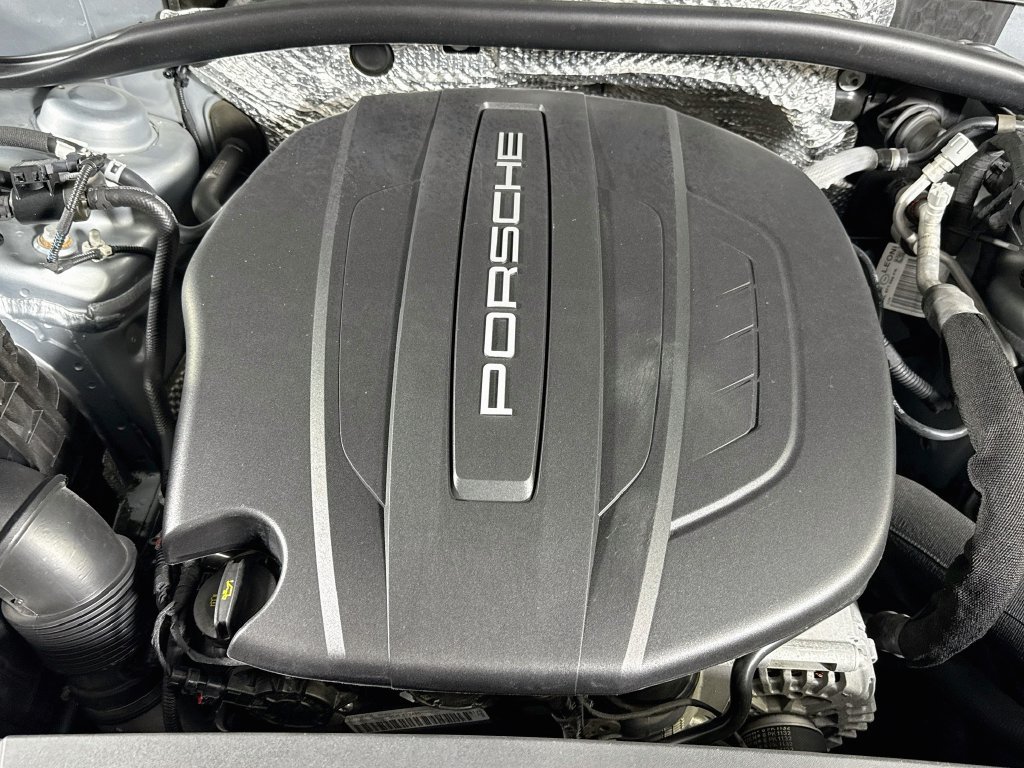 Certified 2021 Porsche Macan AWD/4WD image 25
