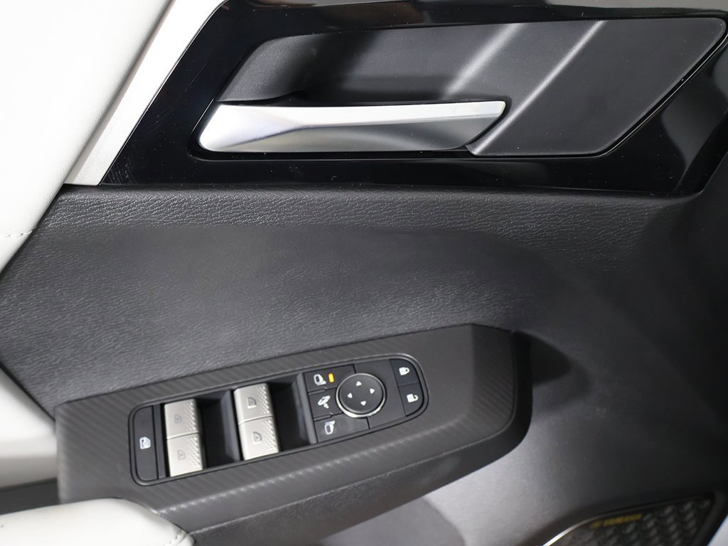 New 2025 Mitsubishi Outlander SE image 39