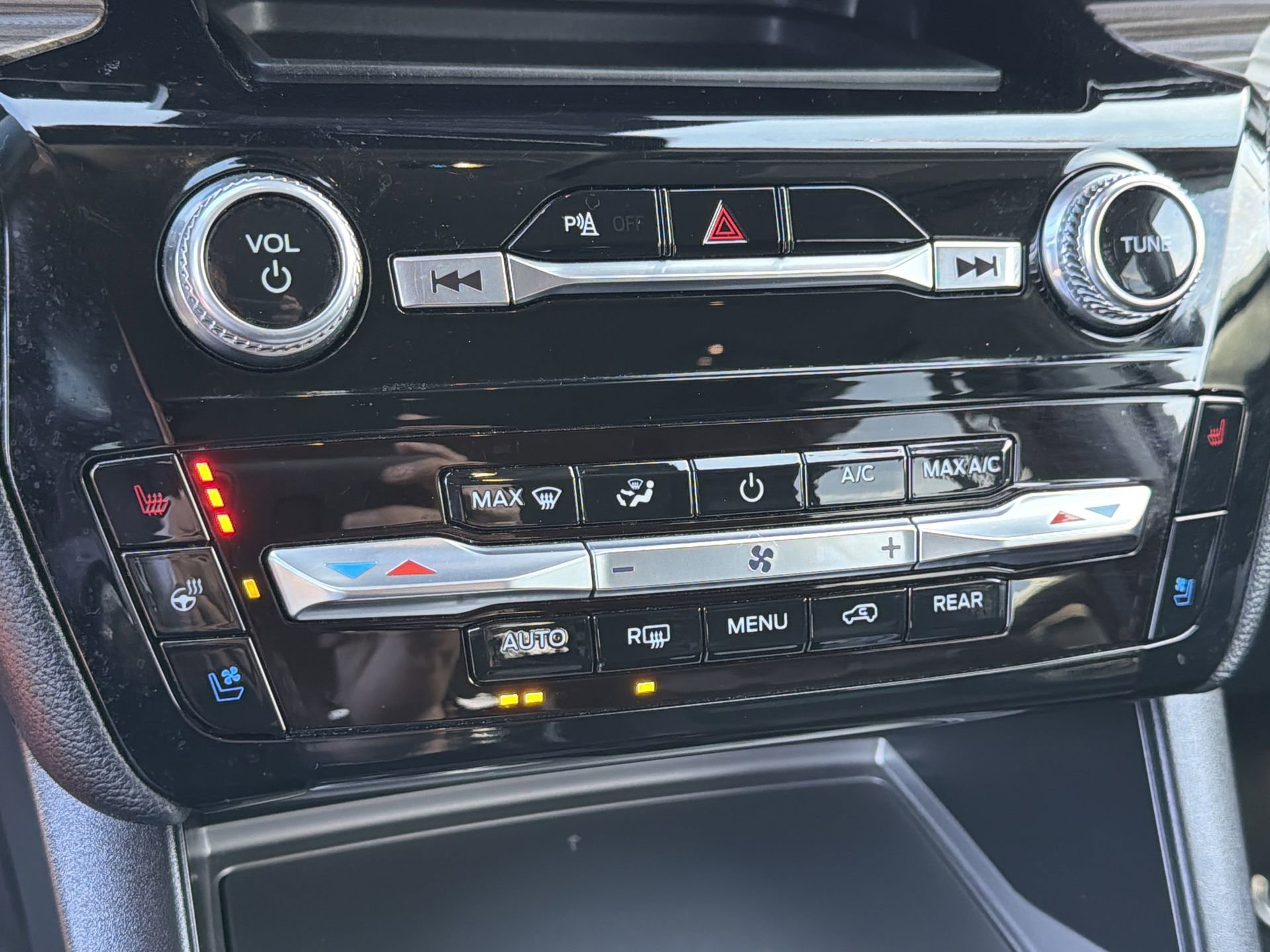 Certified 2023 Ford Explorer Limited w/ Equipment Group 301A image 7