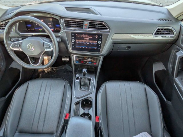 Certified 2023 Volkswagen Tiguan SE w/ Panoramic Sunroof Package FWD image 15