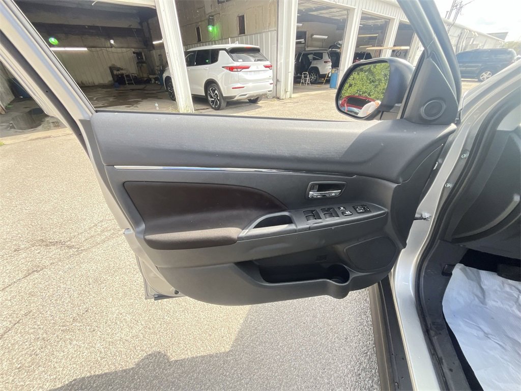 Used 2025 Mitsubishi Outlander Sport ES image 13
