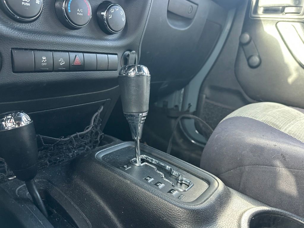 Used 2015 Jeep Wrangler Unlimited Sport w/ Connectivity Group image 18