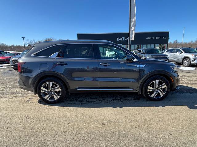 Certified 2022 Kia Sorento SX w/ Panoramic Sunroof Package image 9