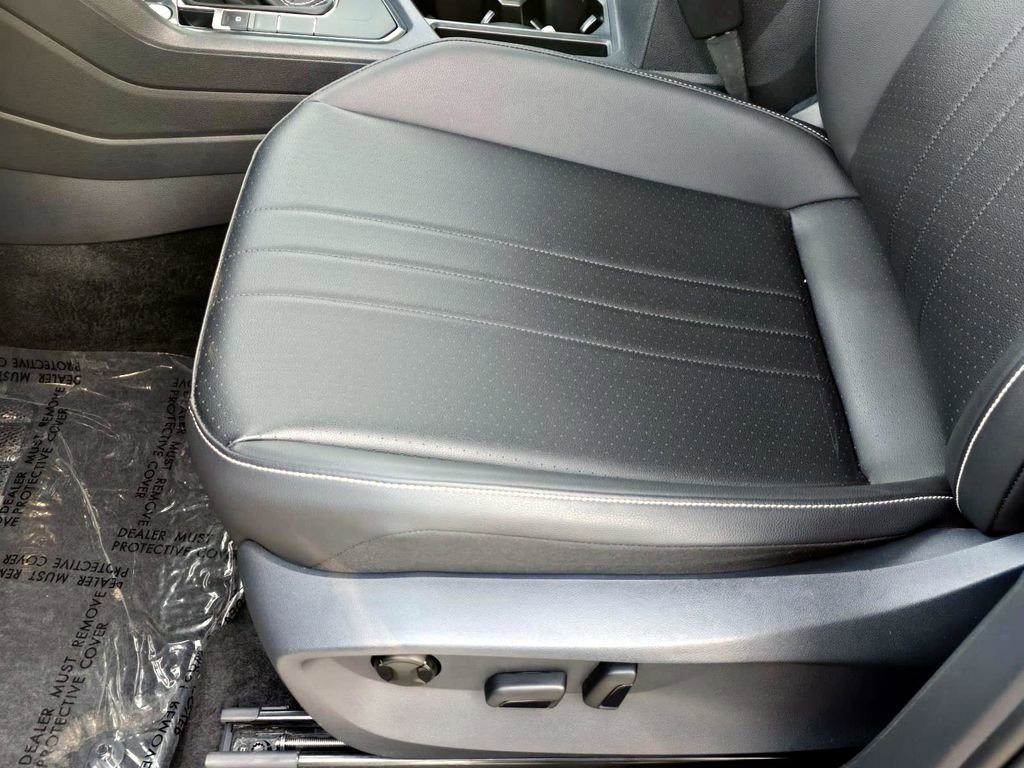 Used 2024 Volkswagen Tiguan SE image 24