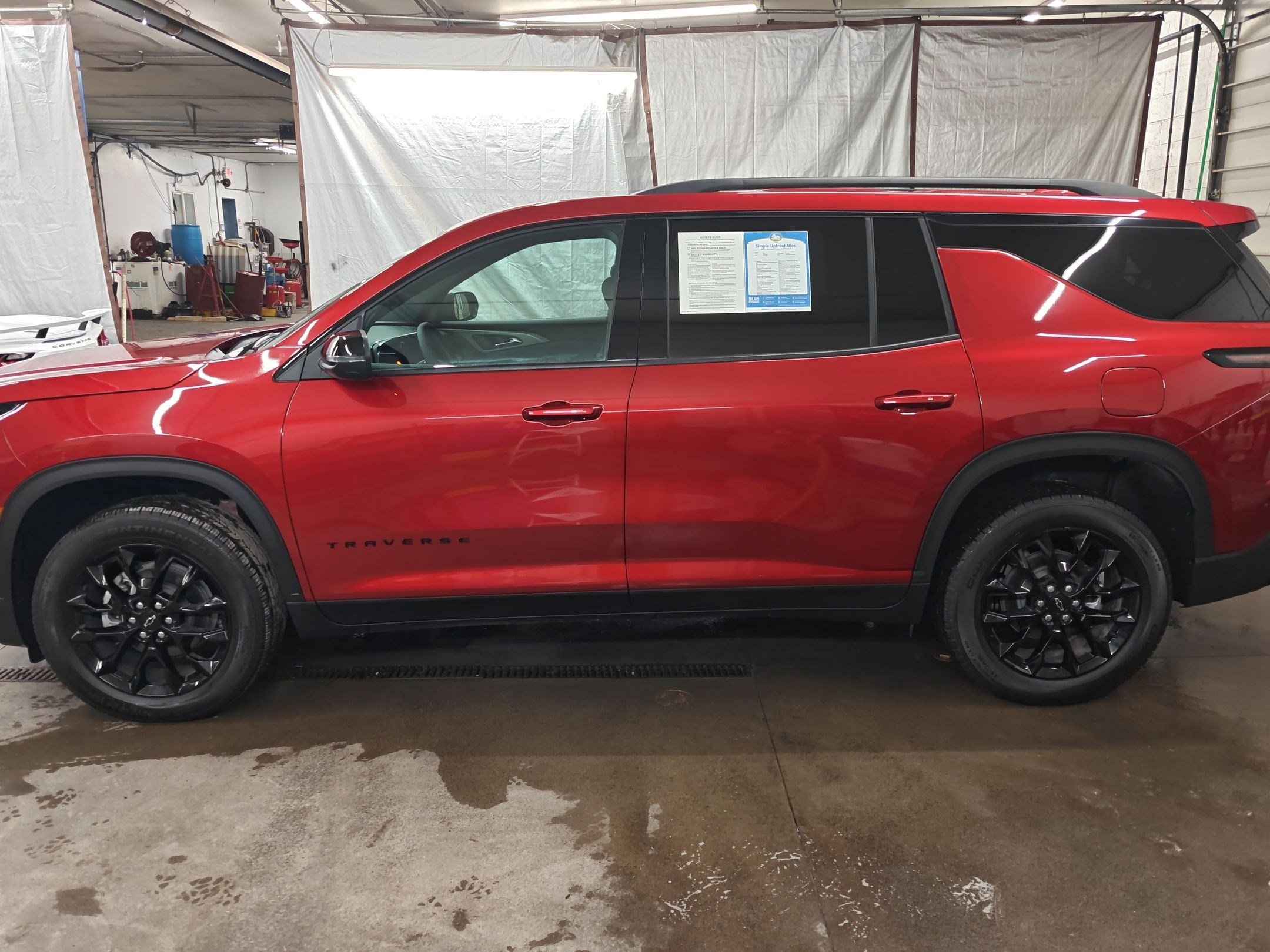 Used 2025 Chevrolet Traverse LT w/ Midnight/Sport Edition image 2