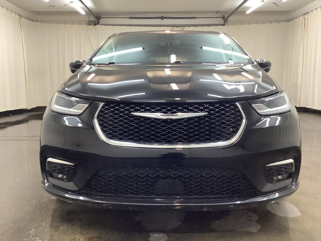 Used 2024 Chrysler Pacifica Touring-L image 10