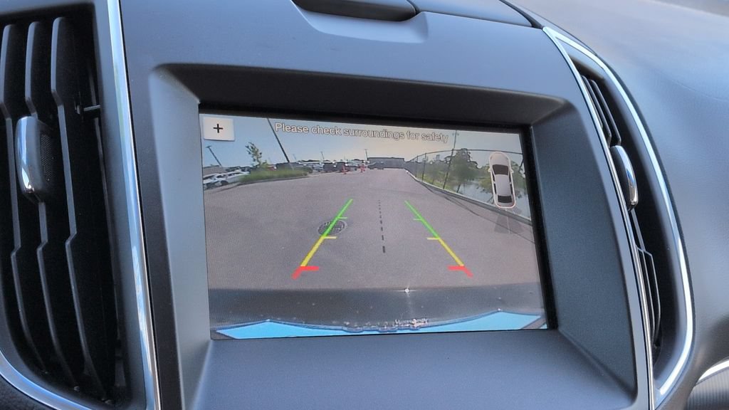 Used 2018 Ford Edge Titanium FWD image 17