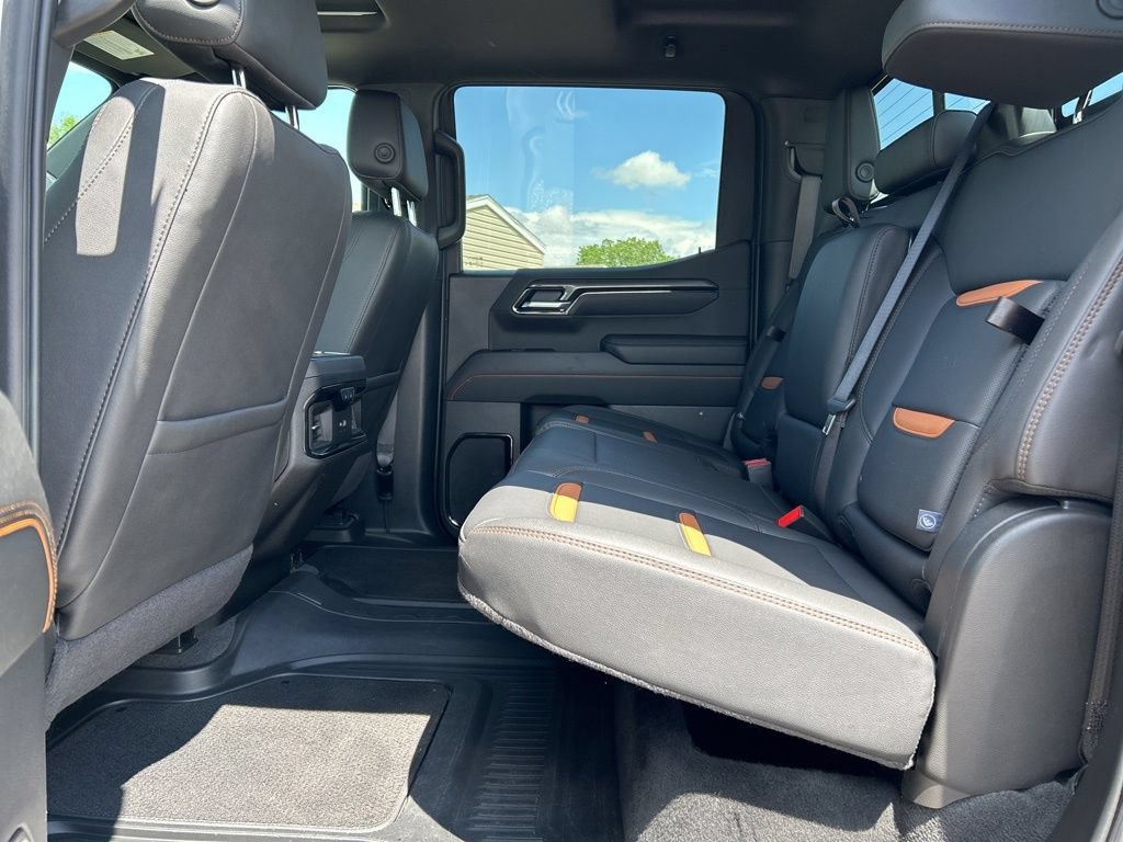 Used 2025 GMC Sierra 1500 AT4 w/ Technology Package AWD/4WD image 13