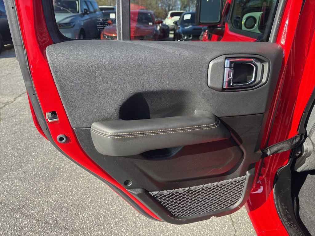 Used 2025 Jeep Wrangler Unlimited Sahara w/ Safety Group AWD/4WD image 27