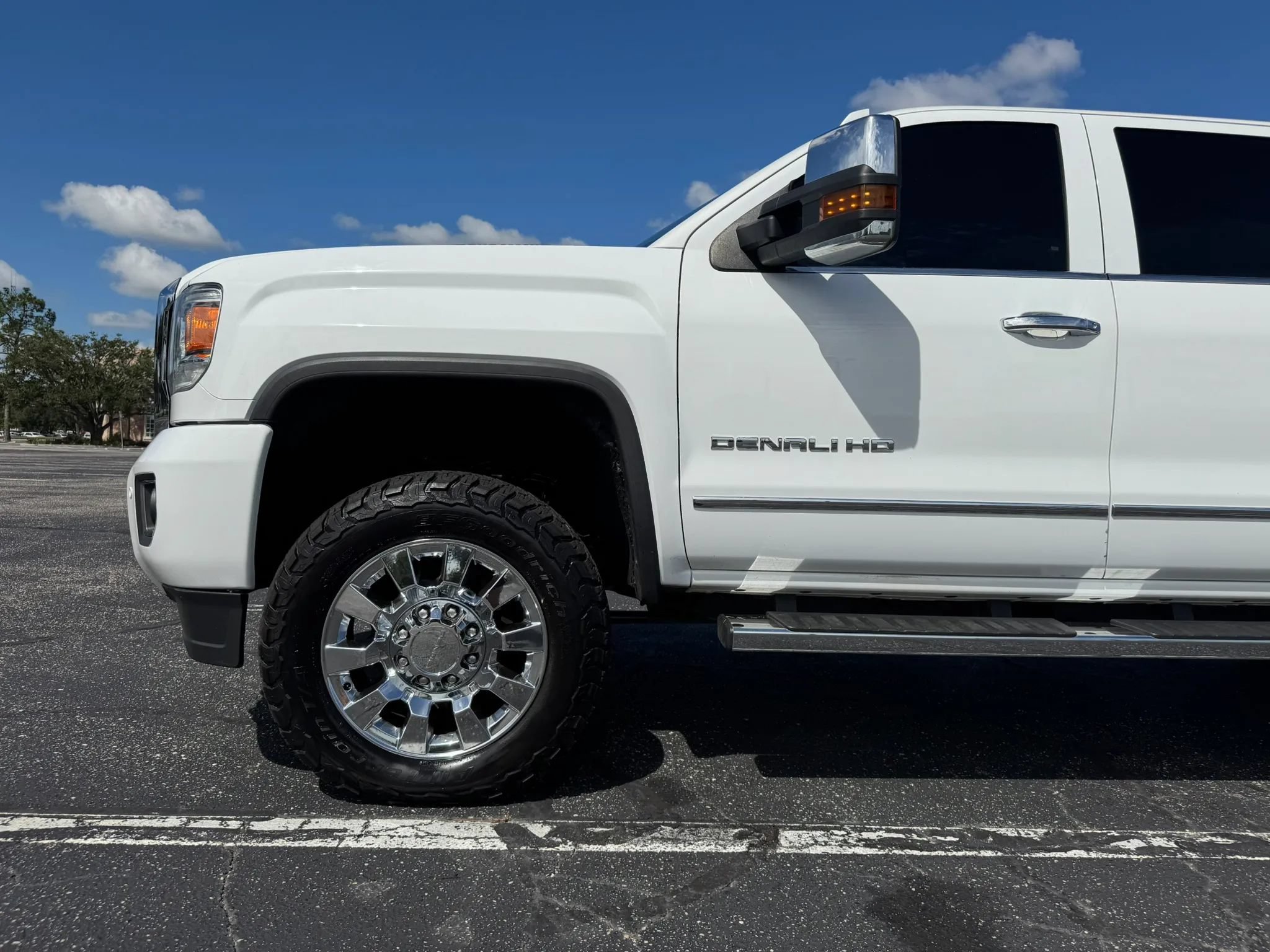 Used 2019 GMC Sierra 2500 Denali w/ Duramax Plus Package AWD/4WD image 12