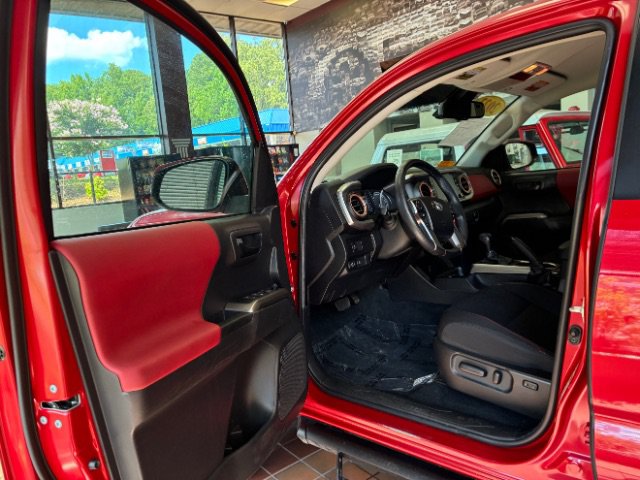Used 2022 Toyota Tacoma SR5 w/ Technology Package RWD image 16