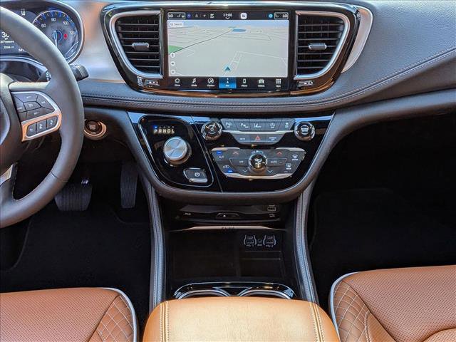 Used 2024 Chrysler Pacifica Pinnacle image 12