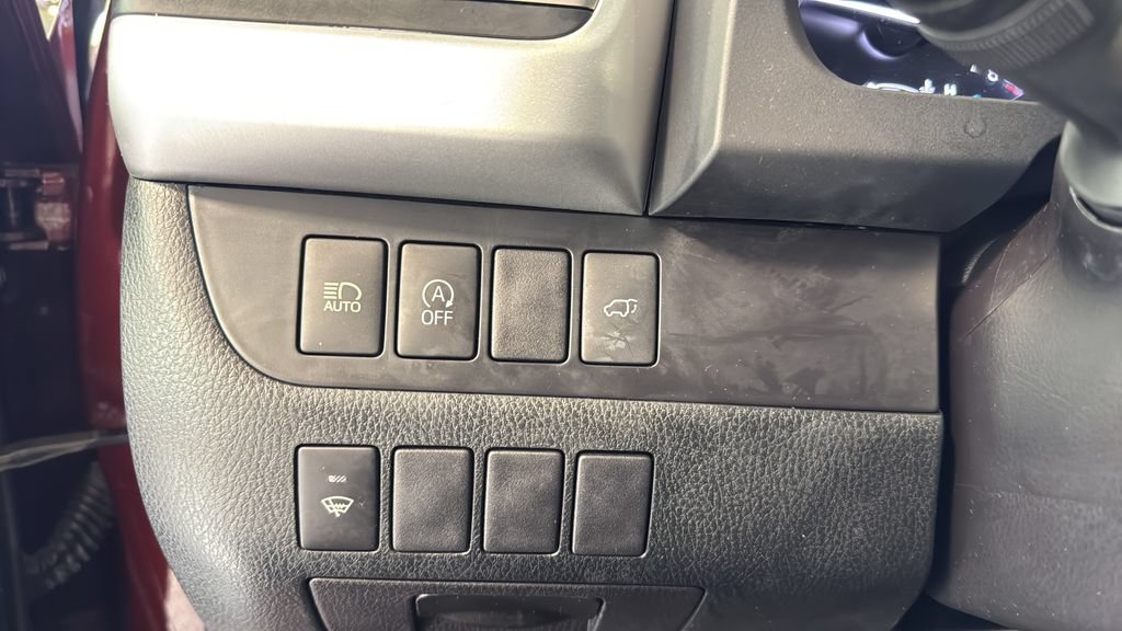 Used 2019 Toyota Highlander XLE AWD/4WD image 23