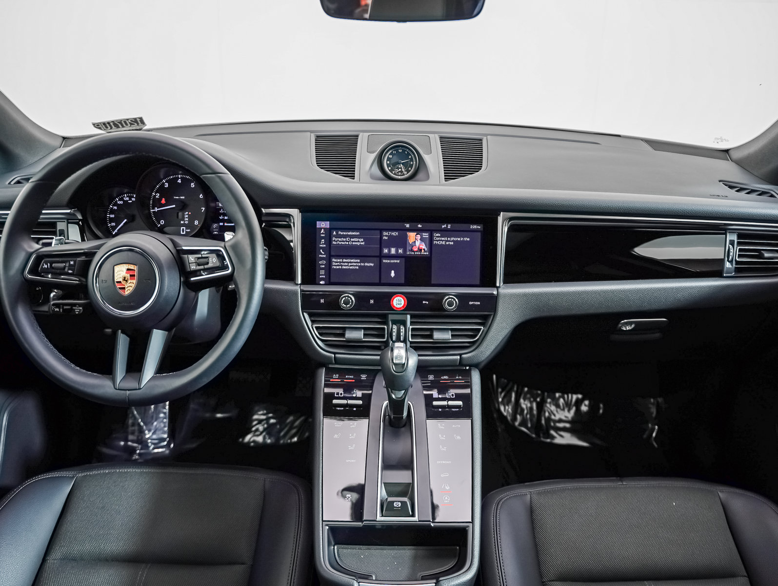 Certified 2023 Porsche Macan AWD/4WD image 15