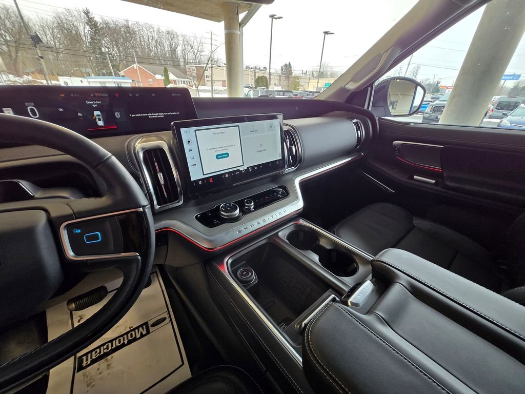Used 2025 Ford Expedition Platinum w/ Driver's Package image 17