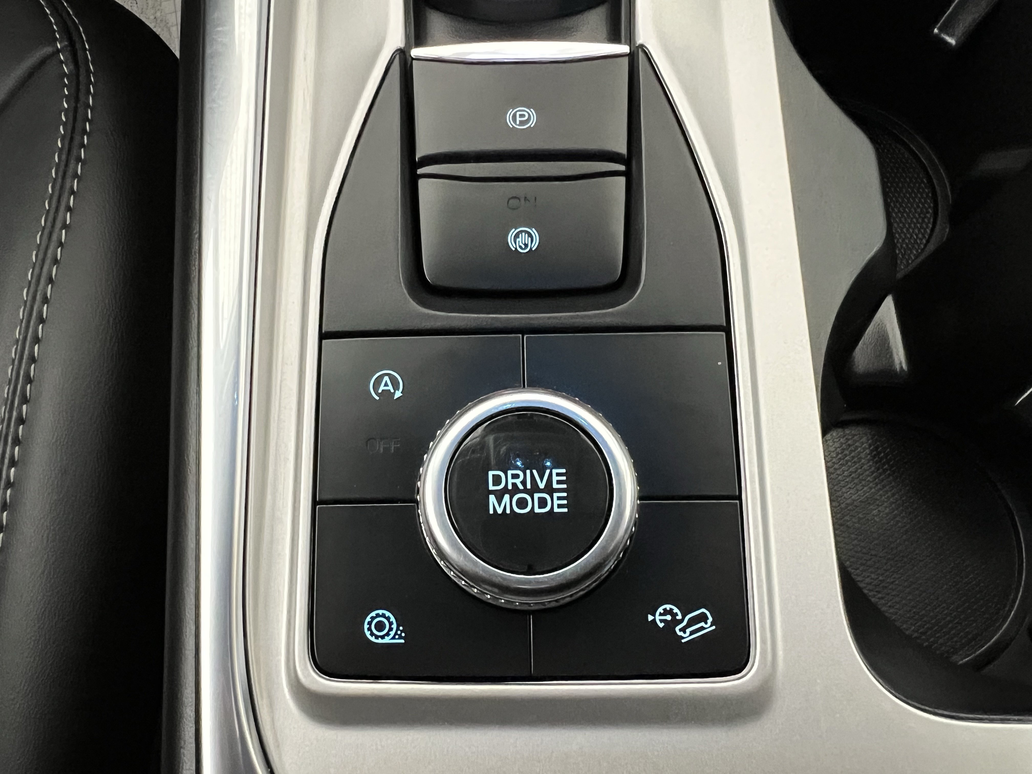 Used 2024 Ford Explorer XLT w/ Equipment Group 202A AWD/4WD image 34