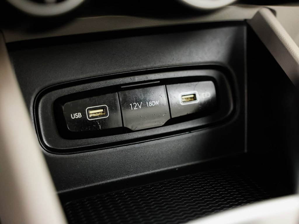 Used 2022 Hyundai Venue SEL image 27