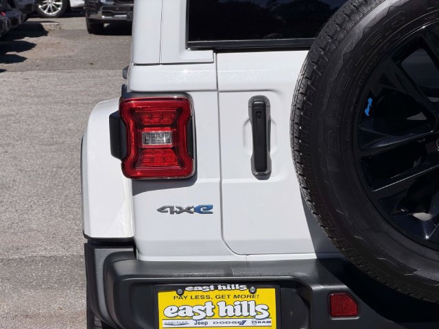 Used 2023 Jeep Wrangler Unlimited Sahara w/ Cold Weather Group AWD/4WD image 12