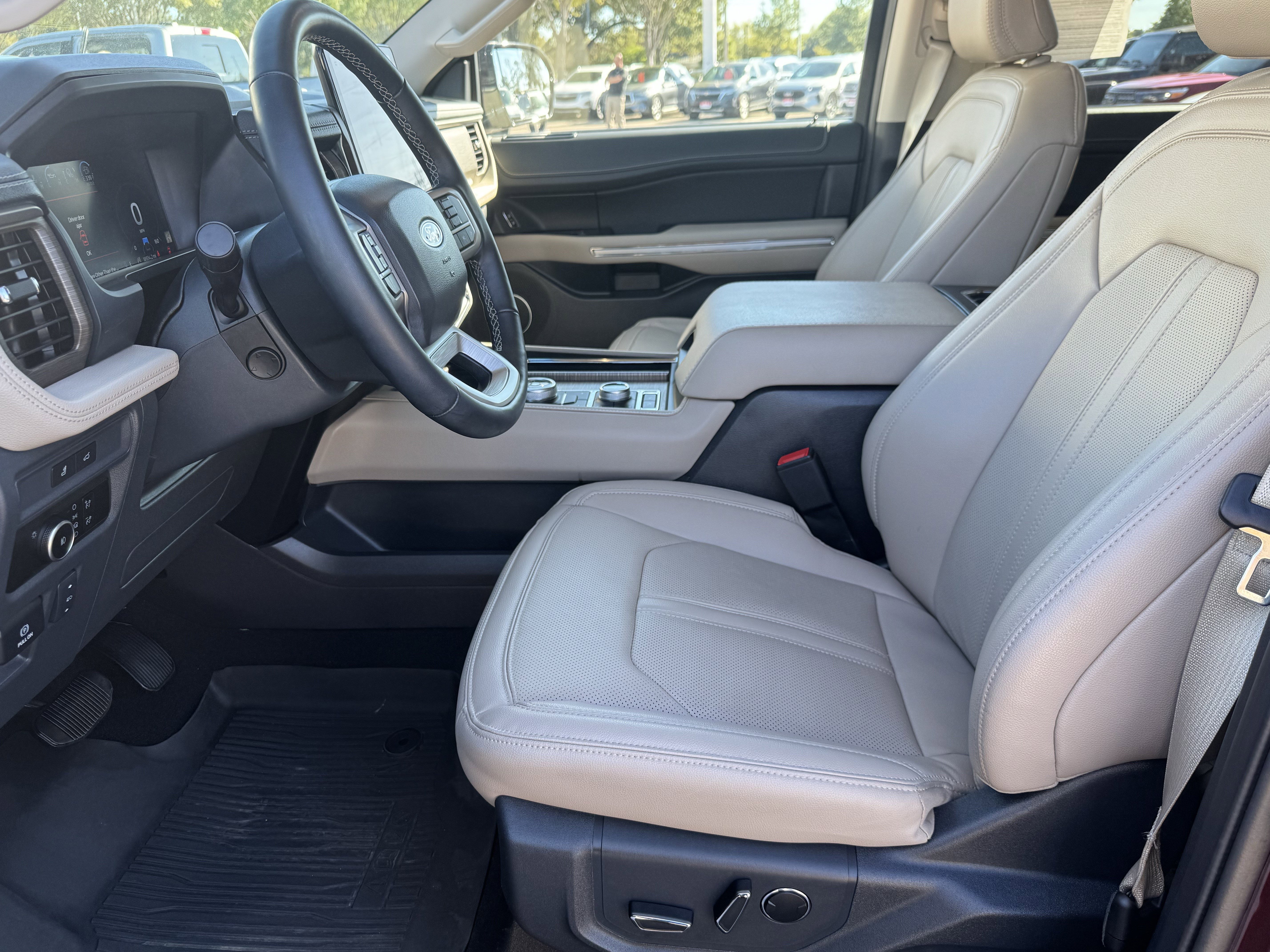 Used 2024 Ford Expedition Limited image 10