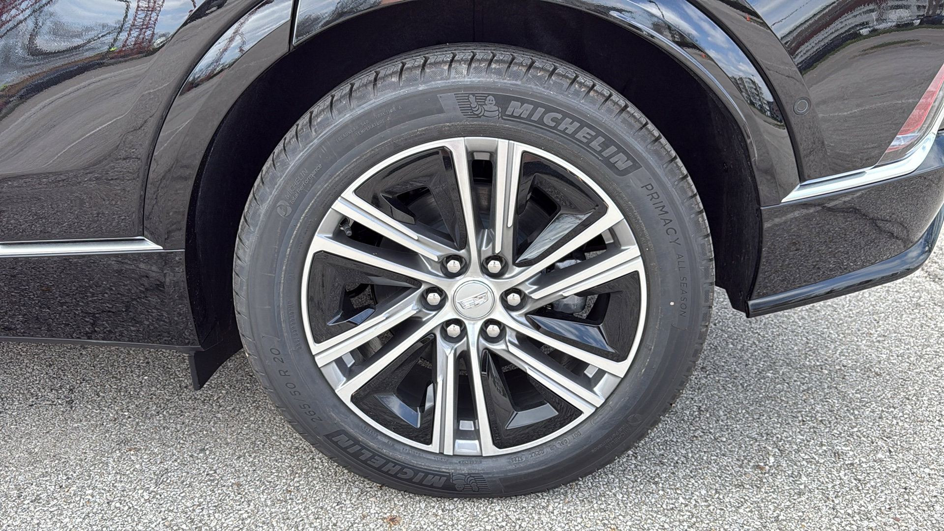 New 2026 Cadillac Lyriq Premium Luxury w/ LPO, Floor Liner Package AWD/4WD image 30
