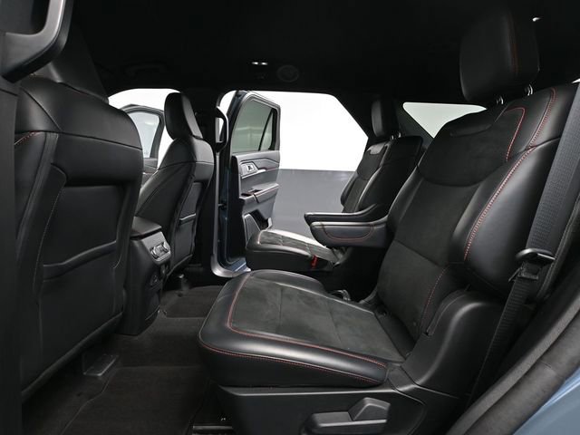 Used 2025 Ford Explorer ST image 40
