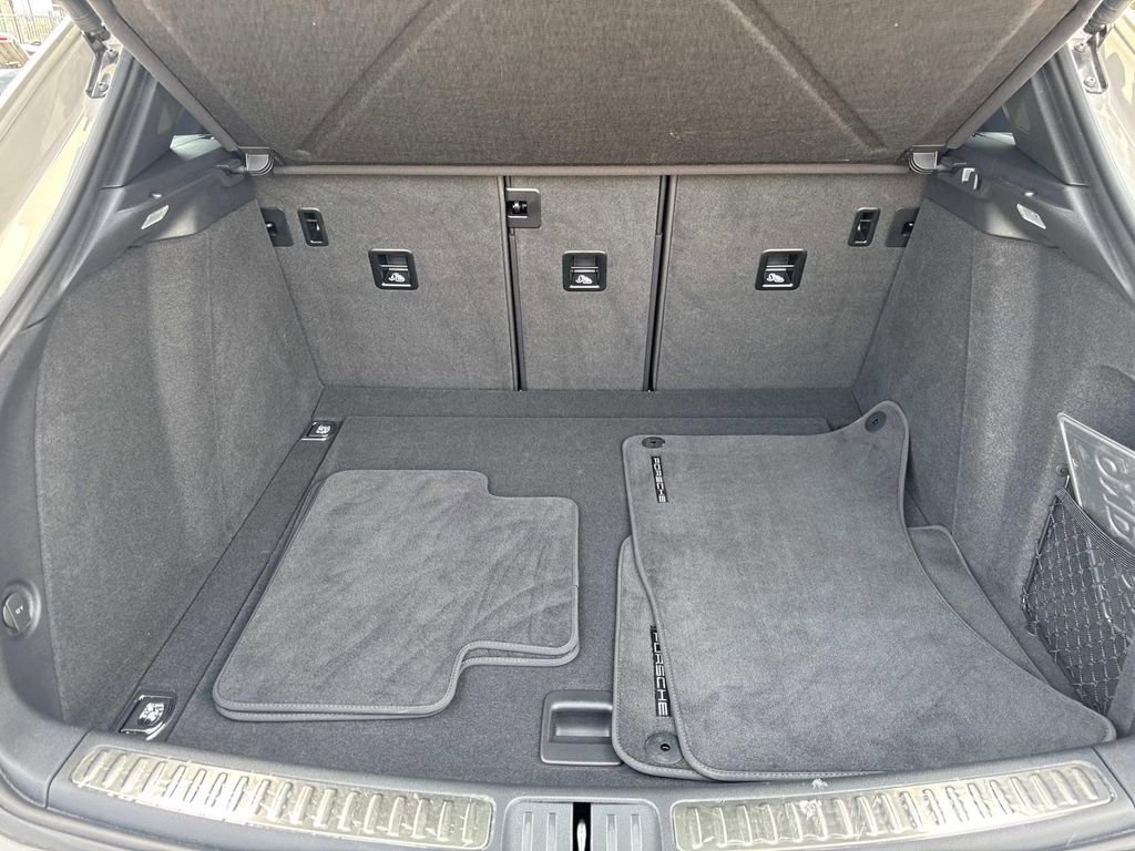 Used 2024 Porsche Macan image 7