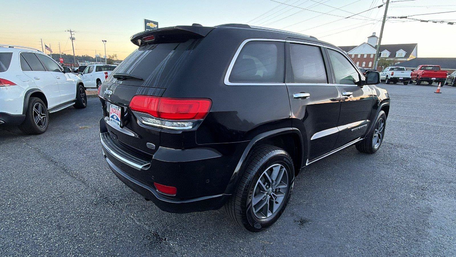Used 2018 Jeep Grand Cherokee Overland RWD image 9
