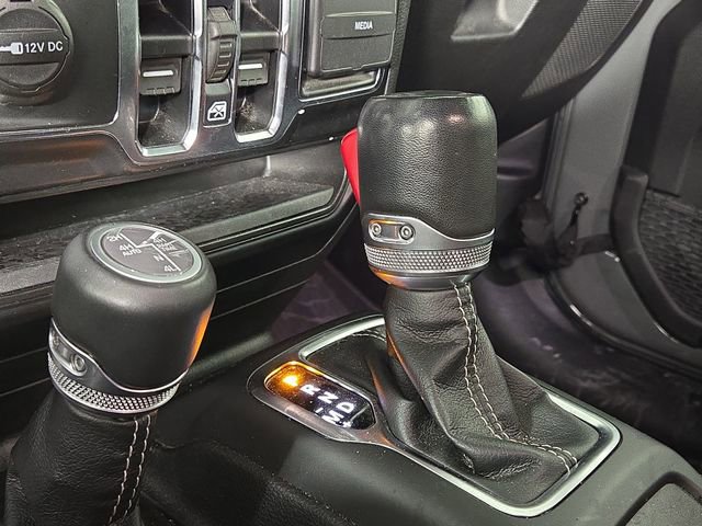 Used 2022 Jeep Wrangler Unlimited Sahara w/ Cold Weather Group image 21