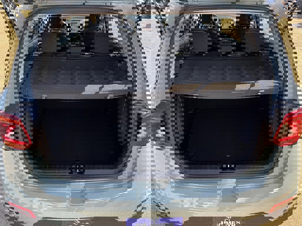 Used 2025 Hyundai Venue SEL image 29