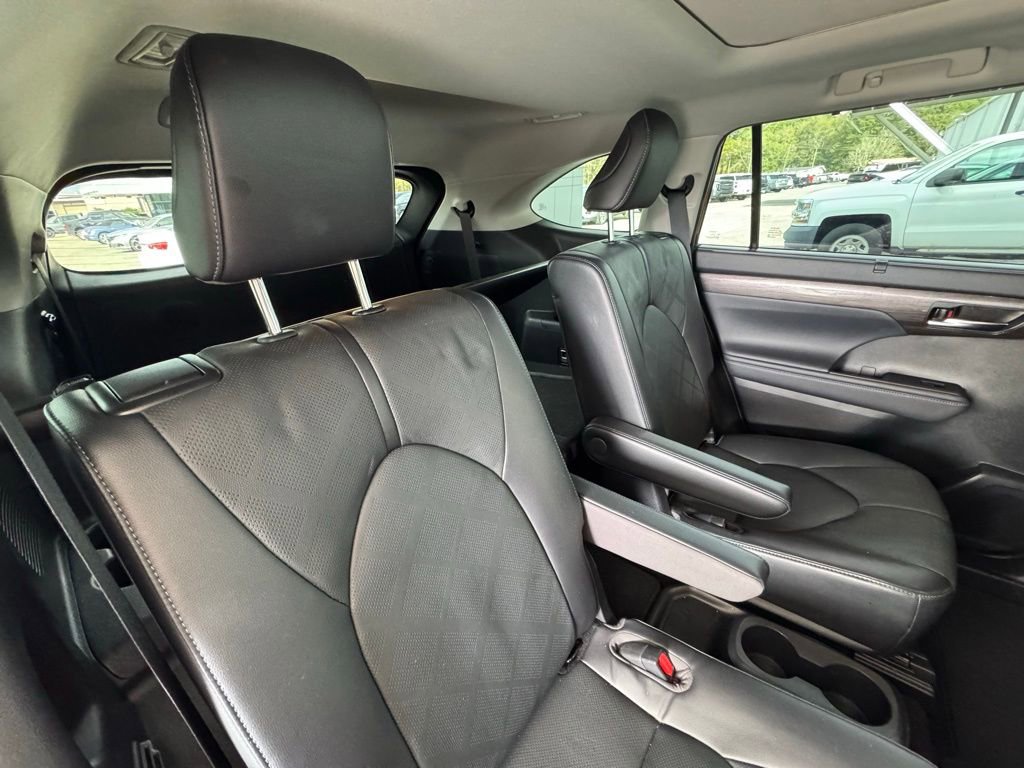 Used 2022 Toyota Highlander Platinum image 24