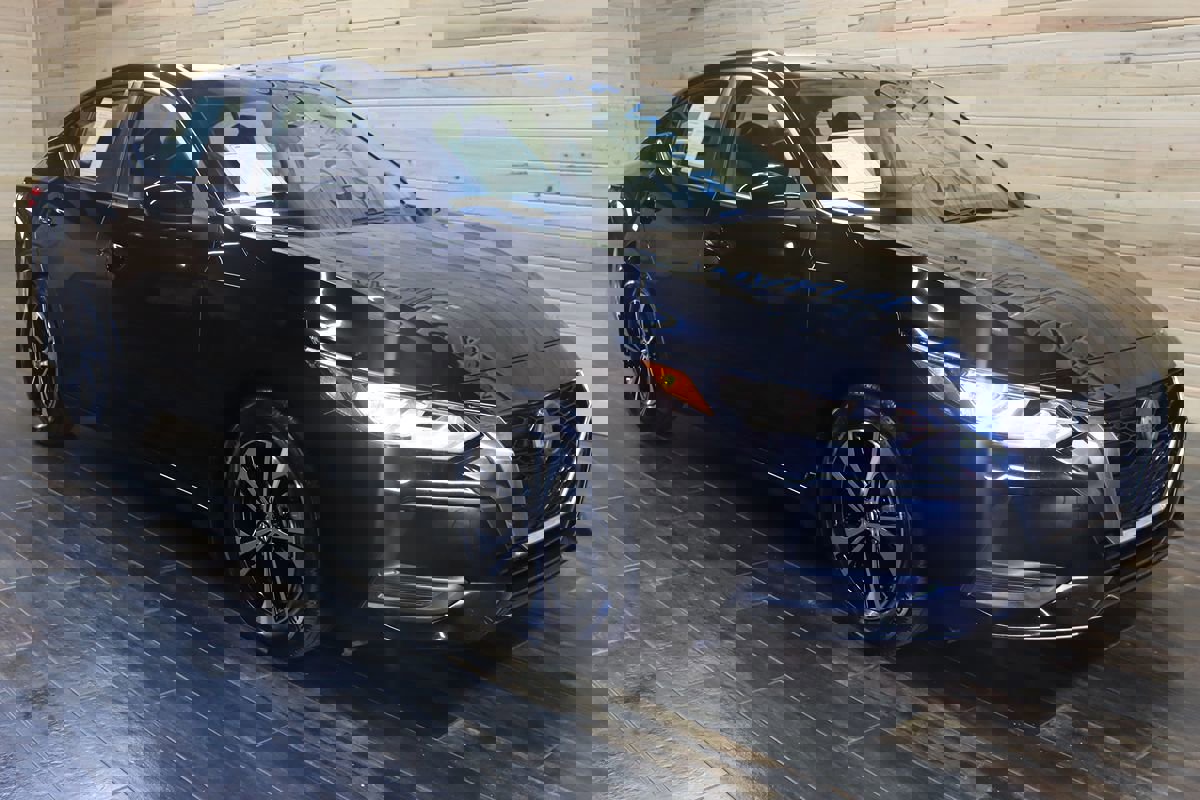 Used 2021 Nissan Sentra SV image 2