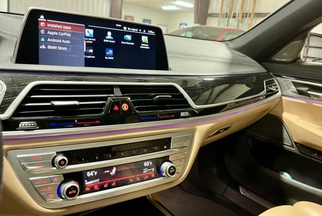 Used 2021 BMW 750i xDrive w/ M Sport Package image 20