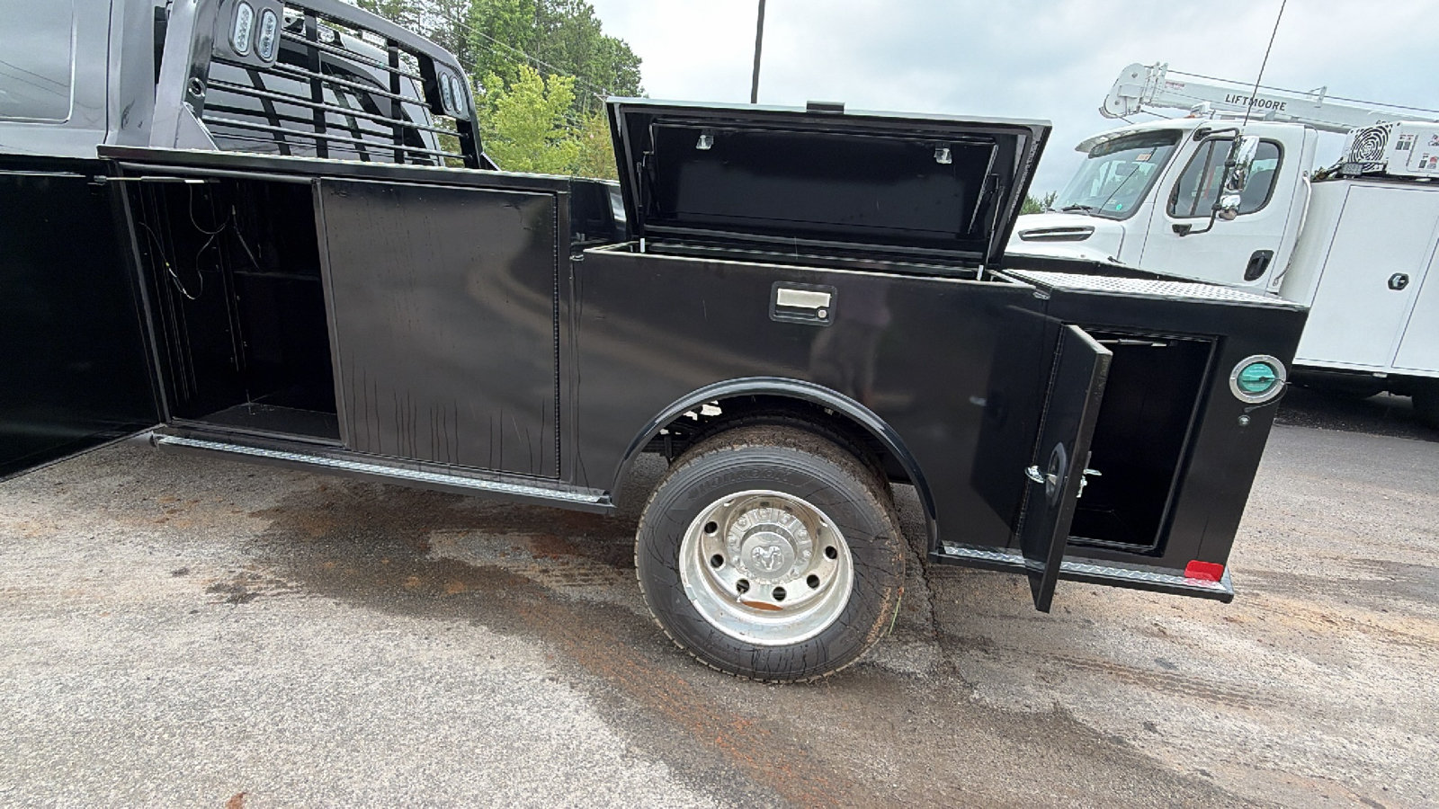 New 2025 RAM 5500 Tradesman w/ Safety Group AWD/4WD image 13