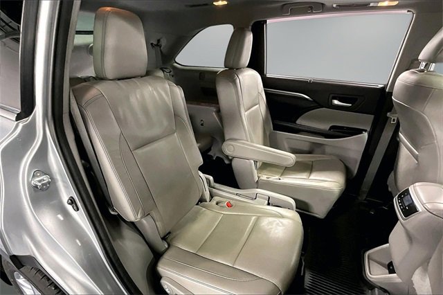 Used 2017 Toyota Highlander Limited w/ Protection Package #3 image 26